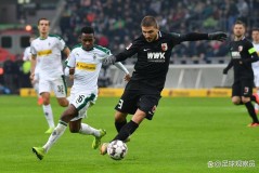 德甲：圣保利对战拜仁，圣保利伤病满营，拜仁刚赢皇马状态火热，历史战绩一边倒，比分预测