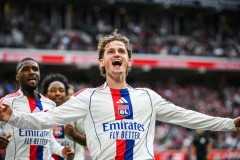 22岁利物浦旧将在法甲再现辉煌：一剑封喉，率队3连胜，冲击榜首