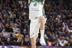 巴萨后卫库巴西染红引争议，裁判专家：判罚正确但不想罚下他