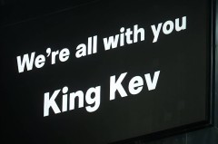 国王凯文激励喜鹊！纽卡斯尔补时绝杀4-3惊天逆转利兹联