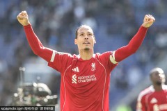 英超-萨拉赫破门范迪克第100分钟绝杀 利物浦2-1埃弗顿