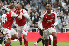 英超换了大结局？超算预测阿森纳将逆转利物浦夺冠，曼联仅排第15