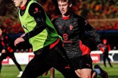 0-0到0-1！AC米兰客场1-0小胜卡利亚里，暂登顶意甲积分榜