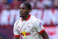 22岁德甲后防帝星横空出世，法国新一代希望之星，3大欧洲豪门疯抢