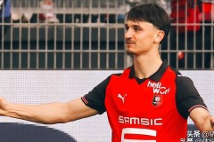 20岁丧父被母队放弃！从法丁到法甲射手榜首，上演足坛励志故事