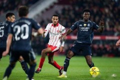 头号目标泡汤！皇马死死留住楚阿梅尼，曼联将托纳利列为中场首选