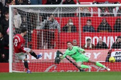 曼联2-1逆转排第三！B费传射创纪录谢什科制胜，卡里克坐拥一优势前四稳了