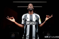 英超4豪门压哨变脸引爆新赛季！曼联豪赌曼城换门，利物浦F4诞生