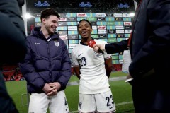 009西甲惊魂夜！皇马主场争冠遇阻，阿拉维斯保级死磕，转费会暗藏玄机