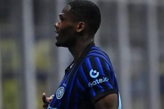 天塌了！1.5亿转费会一夜归零？那不勒斯这出夺冠即解散的悲剧让全意甲哭麻了！