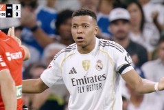 连续9场破门+争议点球！姆巴佩创纪录之夜，谁注意安切洛蒂这表情？