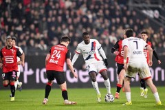 法甲争冠进入白热化：巴黎圣日耳曼七连胜终结，雷恩主场3-1爆冷取胜