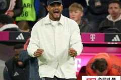 曼城没机会了！孔帕尼官宣续约，德甲温柔乡蓝队长有能力替瓜帅！