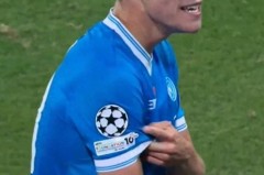 隔空喊话曼联？霍伊伦德庆祝动作引爆热议