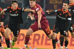 （体育）足球——意甲：罗马胜科莫