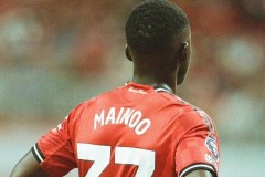 曝曼联新帝星坚持要离队，阿莫林强留！芒特库尼亚受伤有助其出场