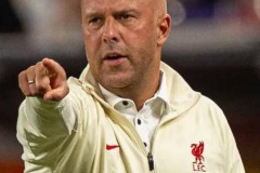 斯洛特未来走向：利物浦计划展开“关键会谈”，留住主帅以防其转投欧冠对手