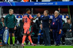 拉什福德双响夜震撼英伦，曼联错失天才引热议