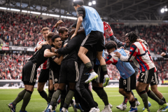 德甲最新积分战报：拜仁奇迹逆袭，勒沃库森轰入6球，多特4连胜