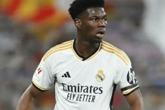 7000万英镑签卡塞米罗接班人，曼联瞄准楚阿梅尼，皇马想续约得加薪