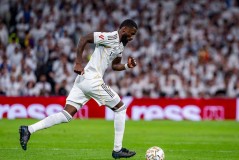 皇马欲与铁卫续约仅给一年合同，尤文、曼联和利物浦虎视眈眈等待捡漏