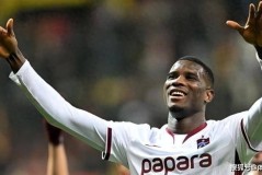 从比甲金靴到英超弃将，再到土超大杀器，2米锋霸屡次上演神仙球