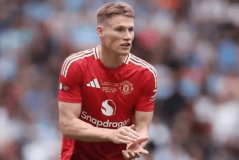 曼联夏窗大动作：套现 2 亿重建，锁定多特中卫补强后防