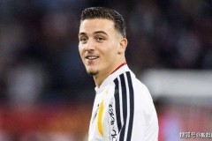 19岁德甲天才遭英超哄抢！布莱顿领跑切尔西纽卡斯尔，球员父母已点头