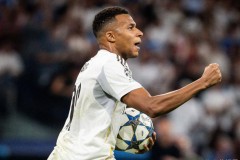 姆巴佩罕见帽子戏法，欧冠进球数超60，追赶C罗王者