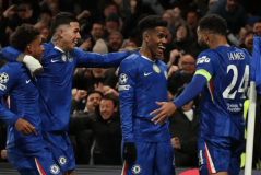 欧冠一夜大乱！曼城0-2崩了，切尔西3-0血洗巴萨，尤文补时绝杀